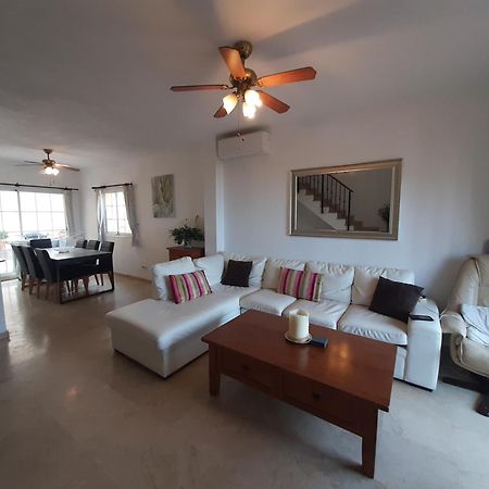 3 Bedroom Home With Amazing Views & Outdoor Spaces Манилва Экстерьер фото