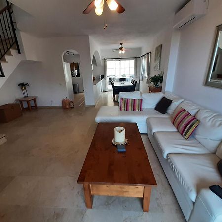 3 Bedroom Home With Amazing Views & Outdoor Spaces Манилва Экстерьер фото