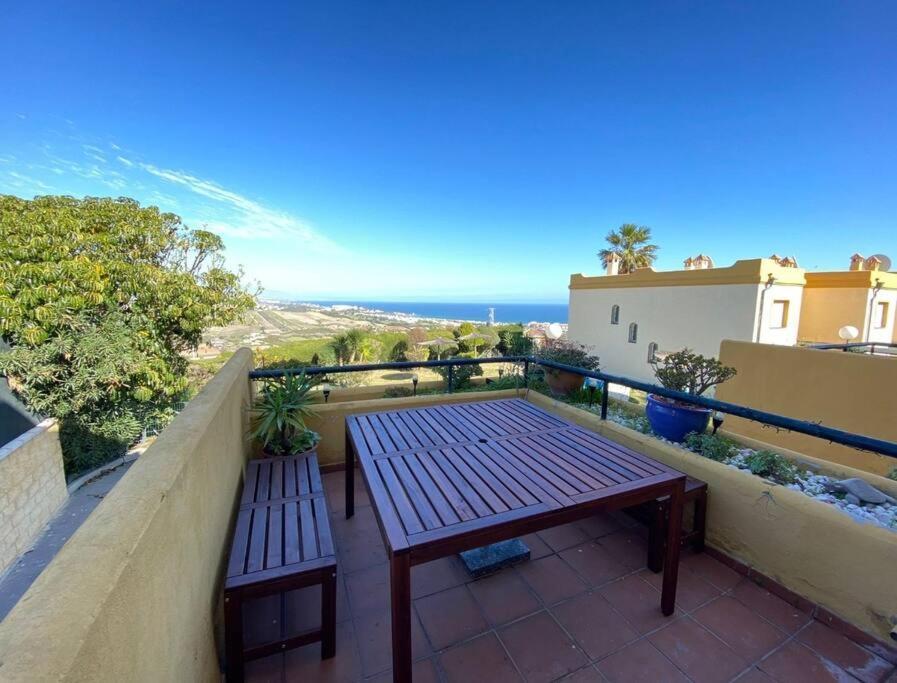 3 Bedroom Home With Amazing Views & Outdoor Spaces Манилва Экстерьер фото
