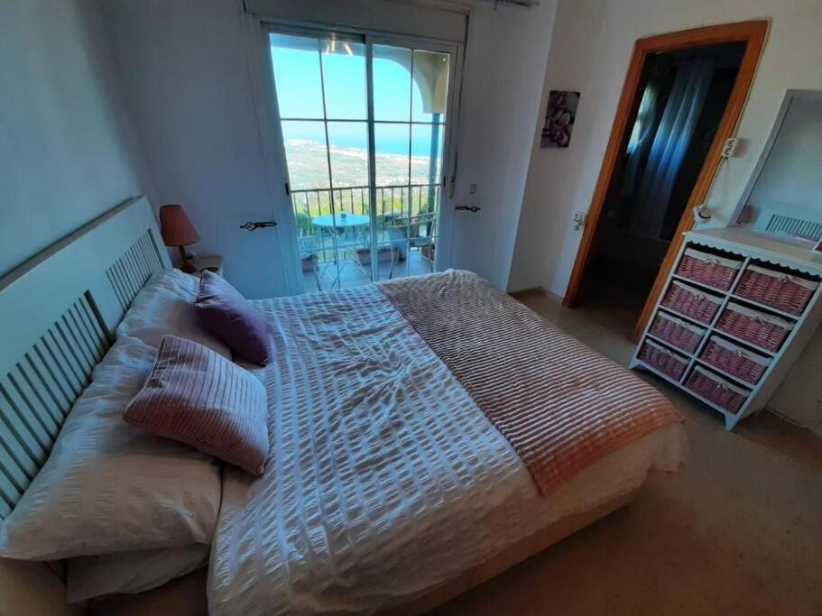 3 Bedroom Home With Amazing Views & Outdoor Spaces Манилва Экстерьер фото