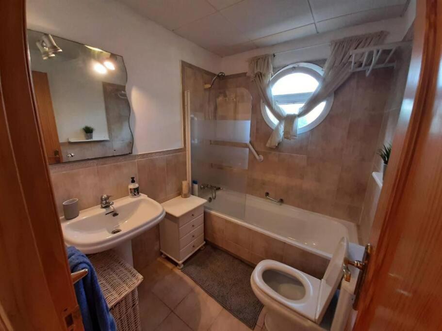 3 Bedroom Home With Amazing Views & Outdoor Spaces Манилва Экстерьер фото