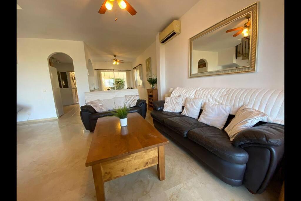 3 Bedroom Home With Amazing Views & Outdoor Spaces Манилва Экстерьер фото