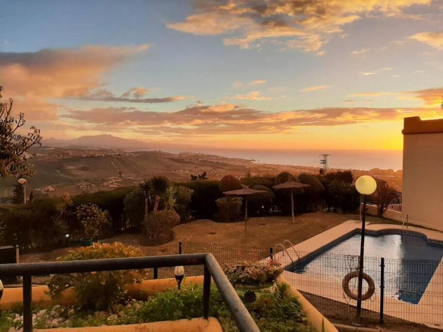 3 Bedroom Home With Amazing Views & Outdoor Spaces Манилва Экстерьер фото