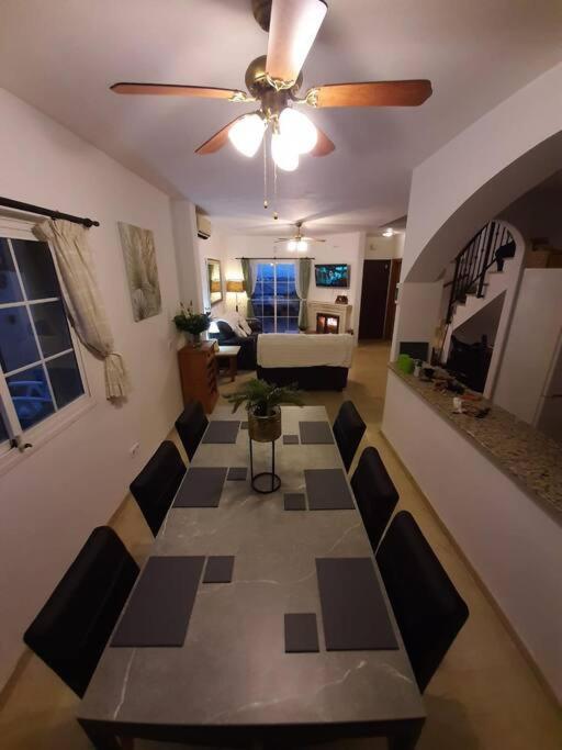 3 Bedroom Home With Amazing Views & Outdoor Spaces Манилва Экстерьер фото