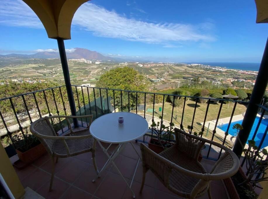 3 Bedroom Home With Amazing Views & Outdoor Spaces Манилва Экстерьер фото