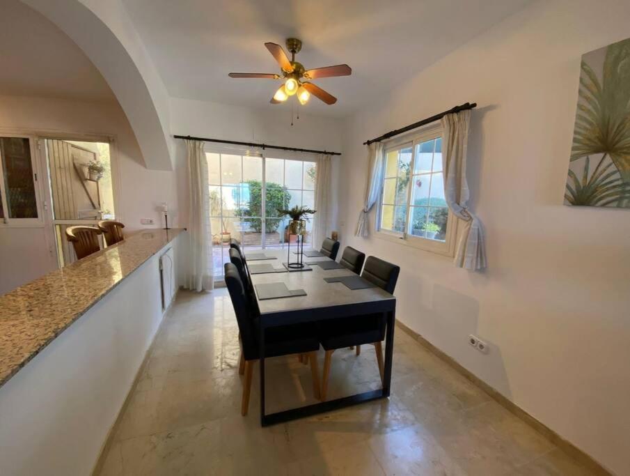 3 Bedroom Home With Amazing Views & Outdoor Spaces Манилва Экстерьер фото