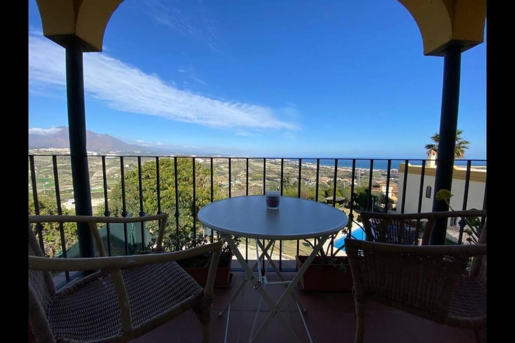 3 Bedroom Home With Amazing Views & Outdoor Spaces Манилва Экстерьер фото