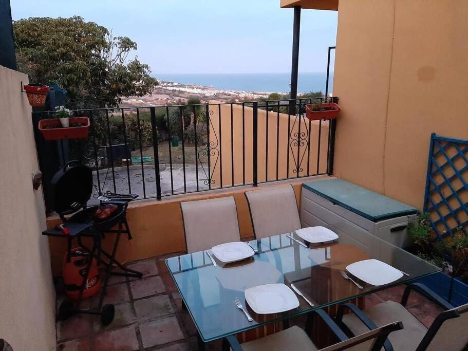 3 Bedroom Home With Amazing Views & Outdoor Spaces Манилва Экстерьер фото